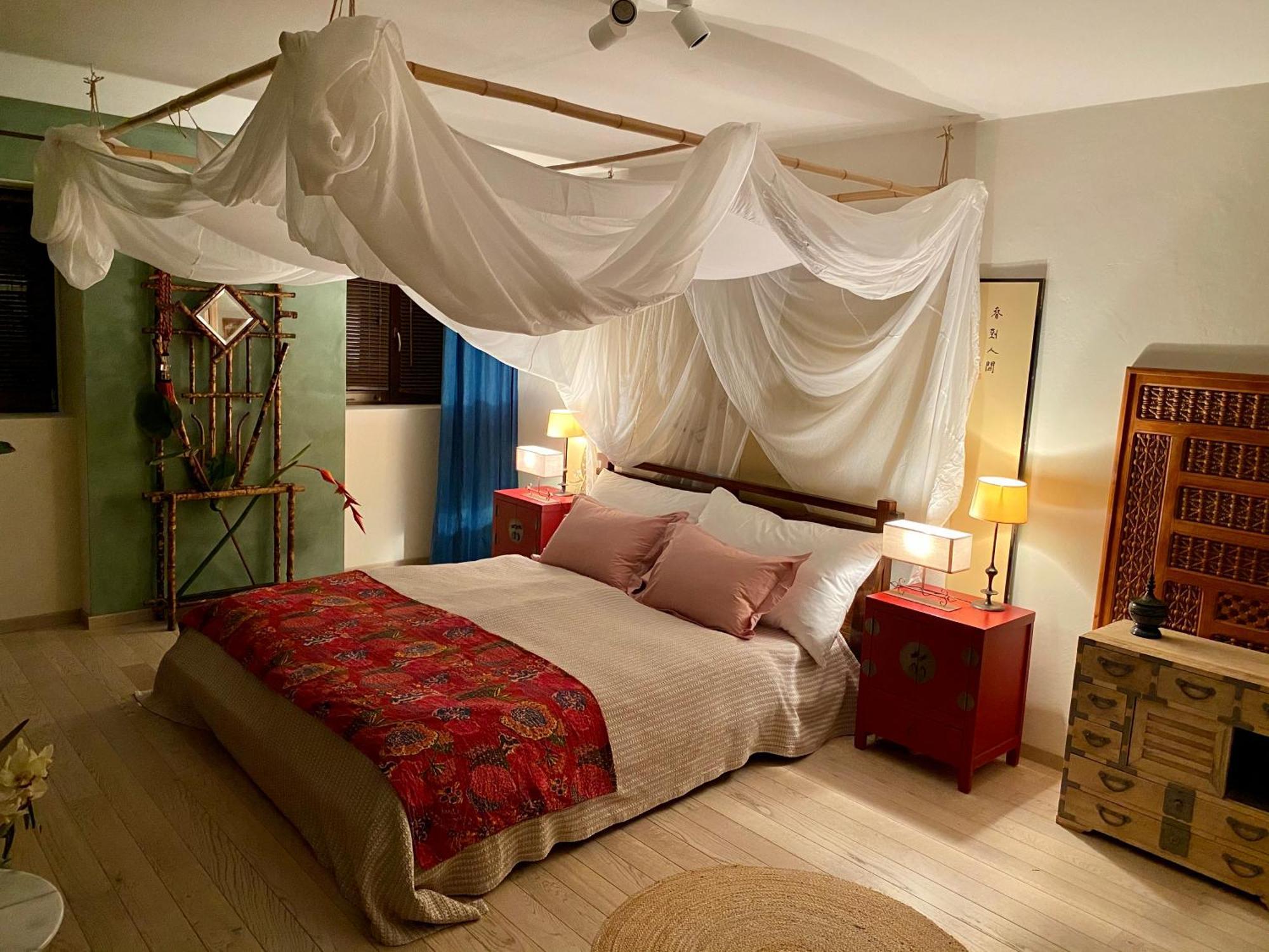 Les 3 Coeurs - Chambres Chez Charmants Habitants Font Exterior foto
