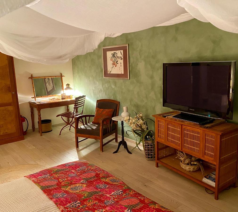 Les 3 Coeurs - Chambres Chez Charmants Habitants Font Exterior foto