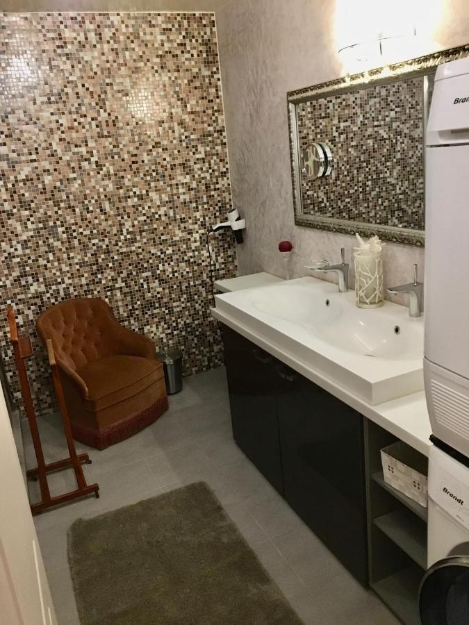 Les 3 Coeurs - Chambres Chez Charmants Habitants Font Exterior foto