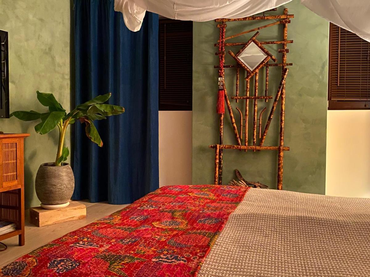 Les 3 Coeurs - Chambres Chez Charmants Habitants Font Exterior foto